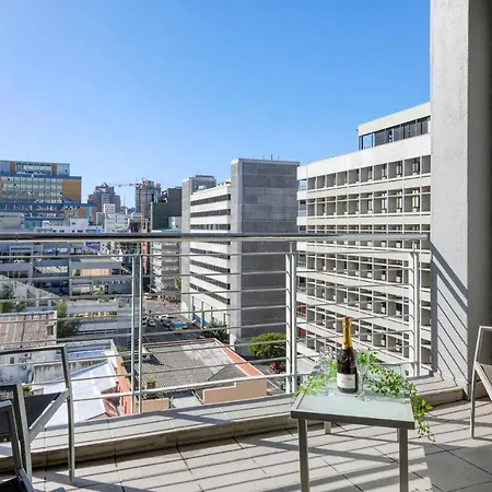 Backup-Powered Colourfull City Balcony Apartment Kaapstad Buitenkant foto