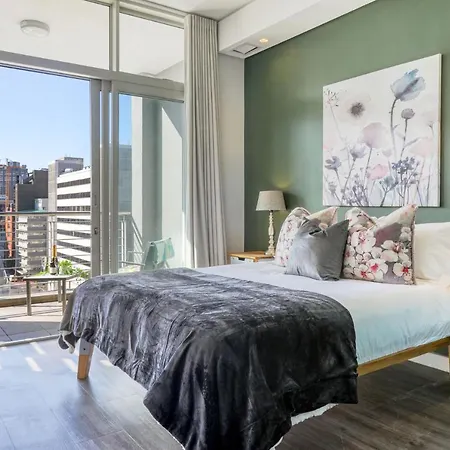 Backup-Powered Colourfull City Balcony Apartment Kaapstad Buitenkant foto