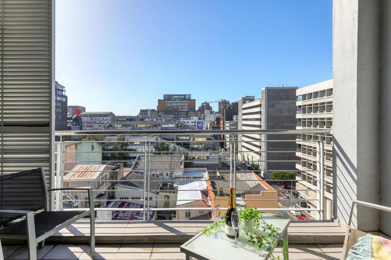 Backup-powered Colourfull Balcony Appartement