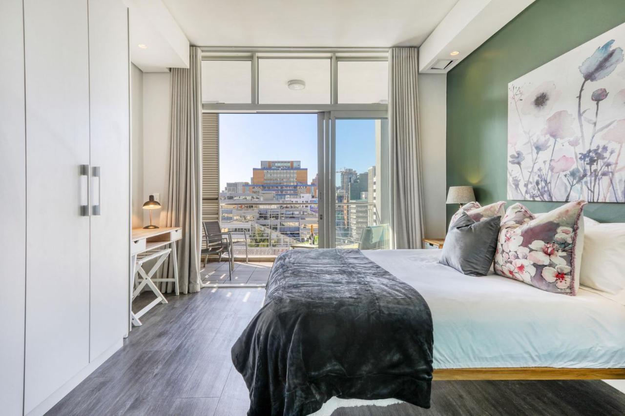 Backup-powered Colourfull Balcony Appartement Kaapstad